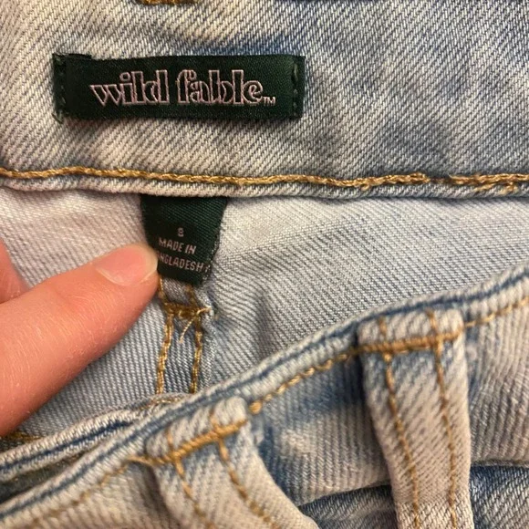 Wild Fable Womens High Rise Carpenter Denim Shorts Light Wash Raw Hem Size 8 - Picture 4 of 10